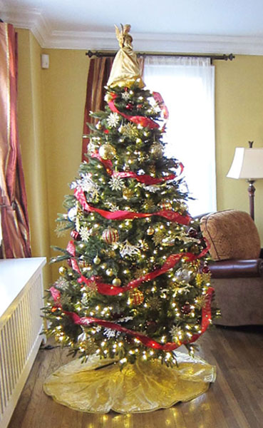 Christmas Tree decorating service by Heather McManus of artistry